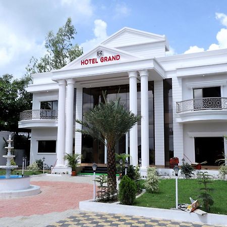 Khuldabad Hotel Grand מראה חיצוני תמונה