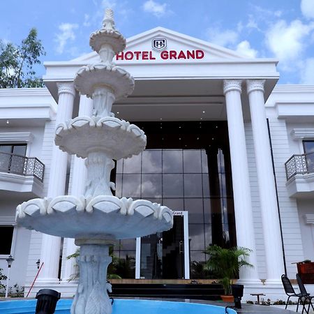 Khuldabad Hotel Grand מראה חיצוני תמונה