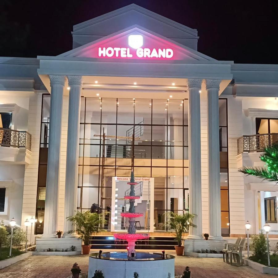 Khuldabad Hotel Grand מראה חיצוני תמונה