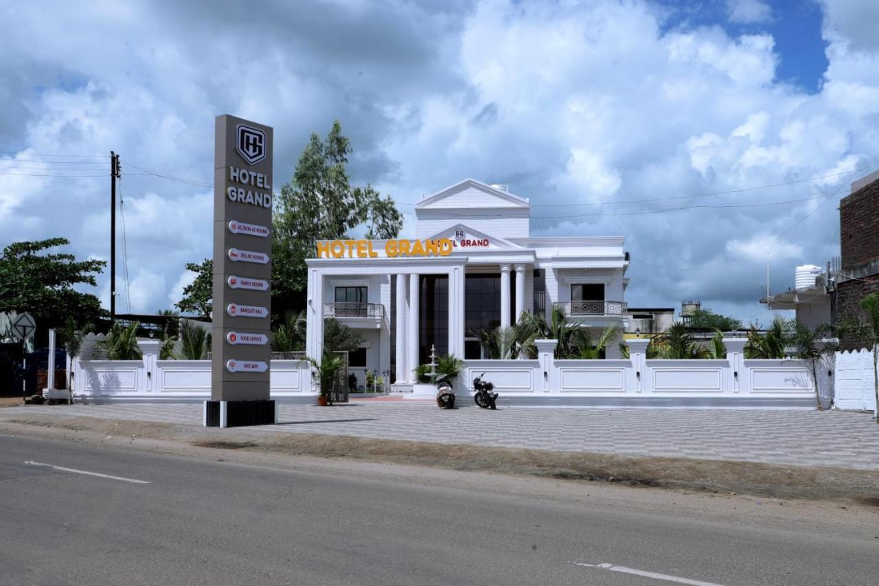 Khuldabad Hotel Grand מראה חיצוני תמונה