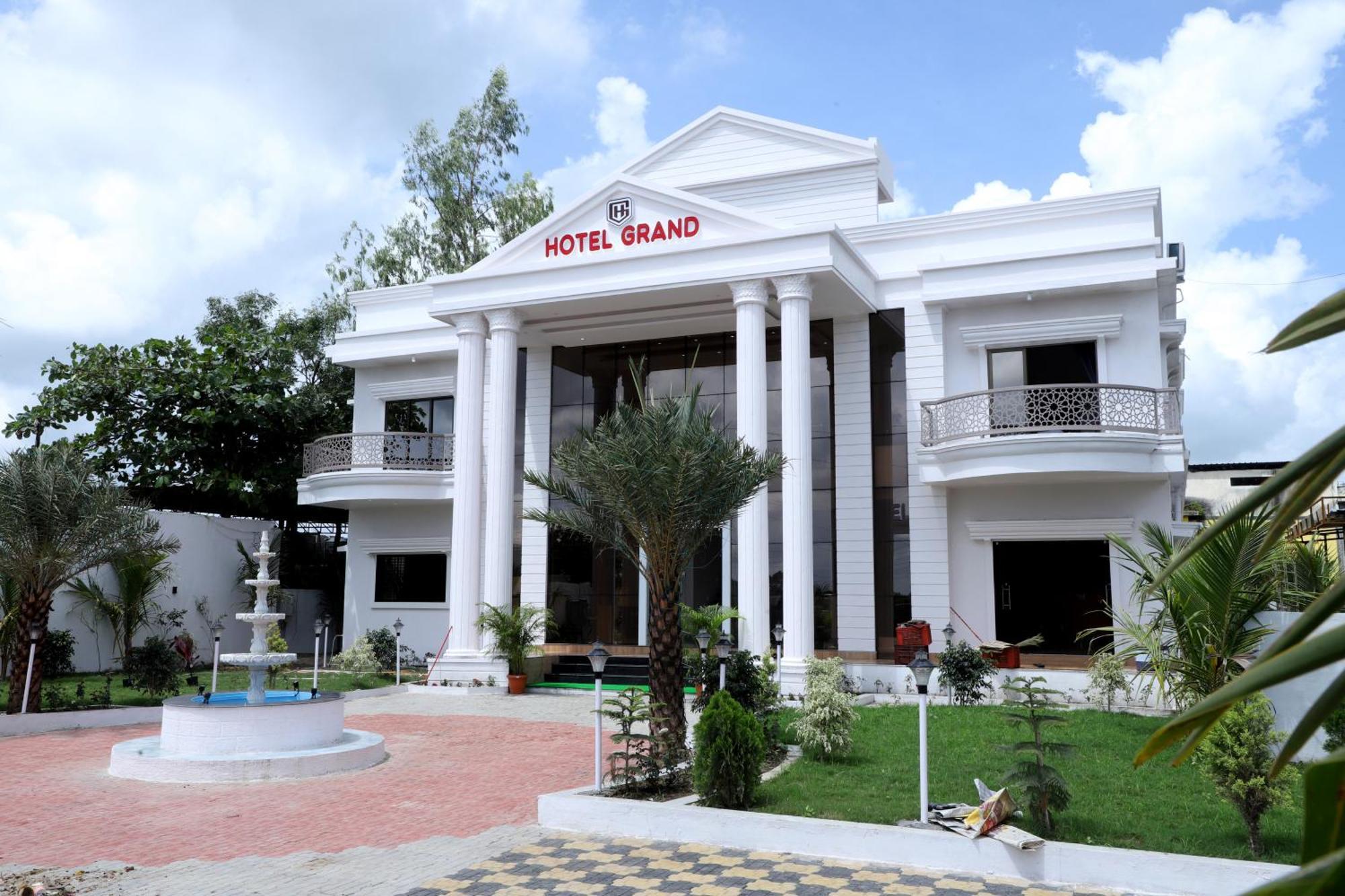 Khuldabad Hotel Grand מראה חיצוני תמונה