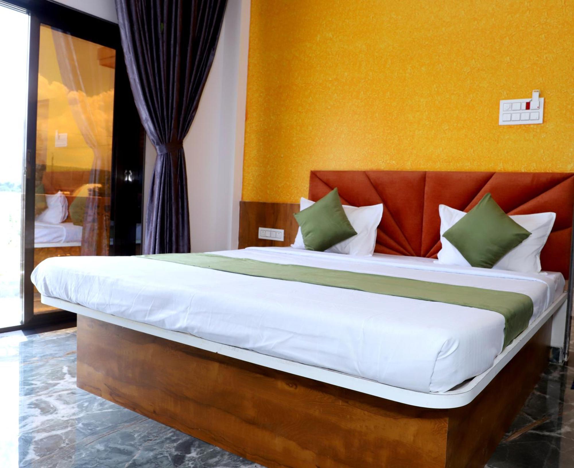 Khuldabad Hotel Grand מראה חיצוני תמונה
