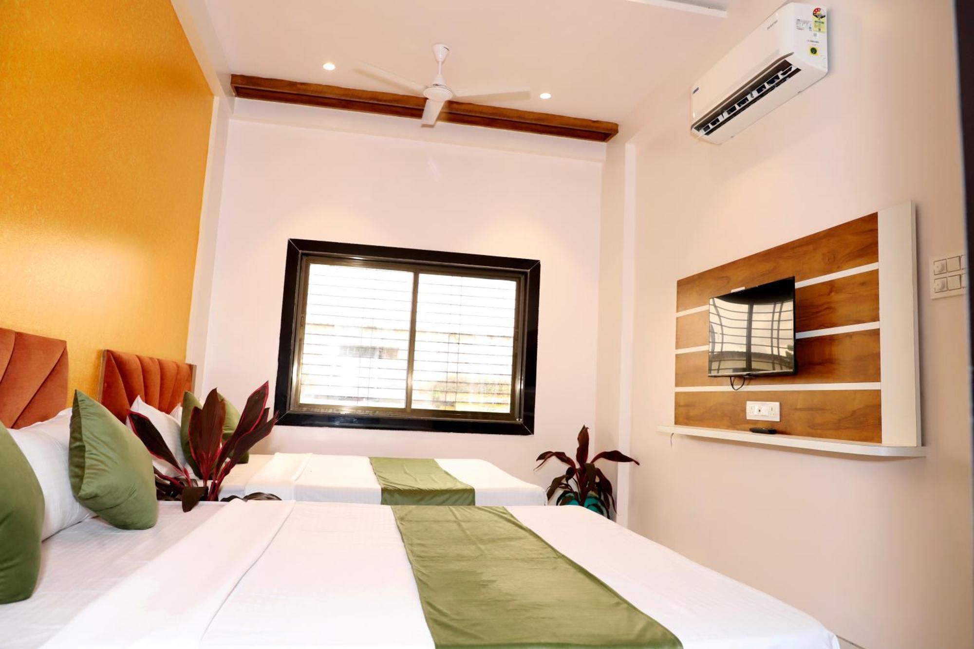 Khuldabad Hotel Grand מראה חיצוני תמונה