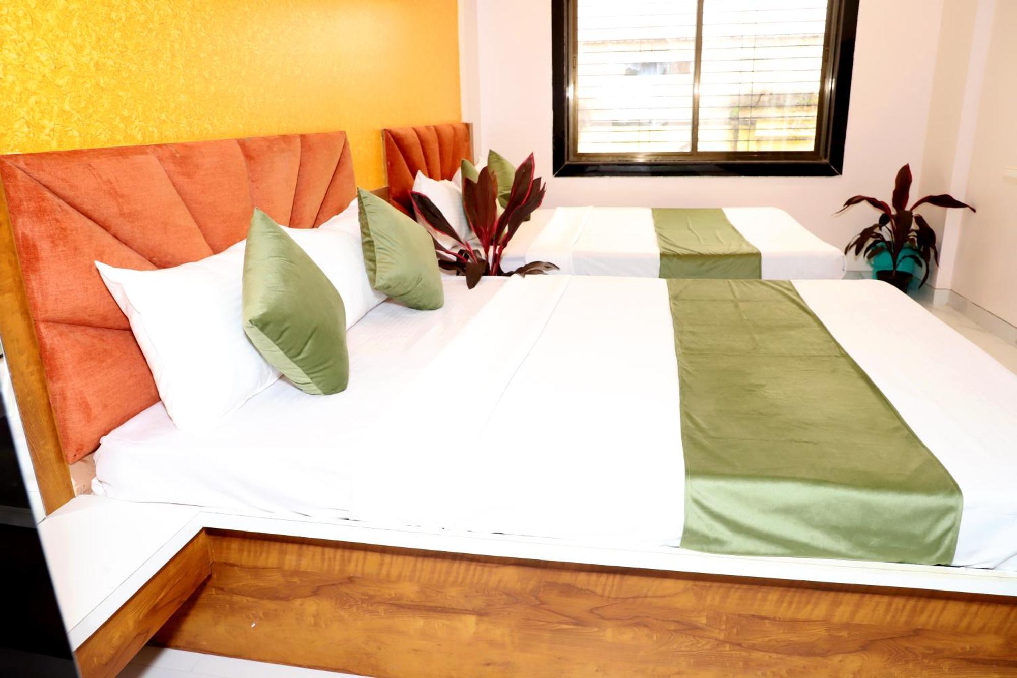 Khuldabad Hotel Grand מראה חיצוני תמונה