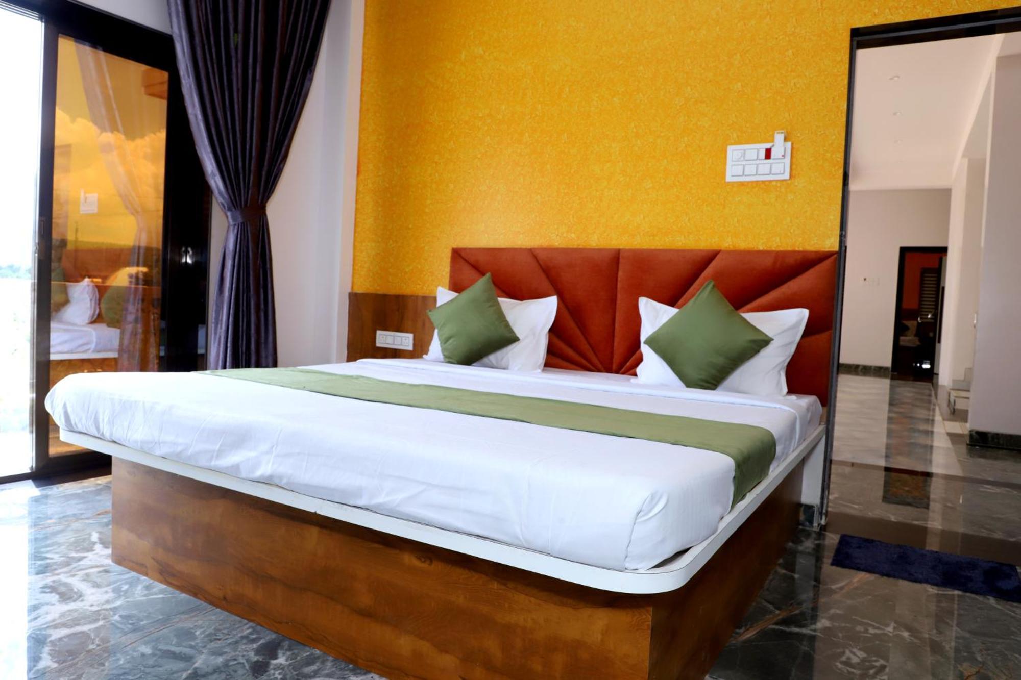 Khuldabad Hotel Grand מראה חיצוני תמונה