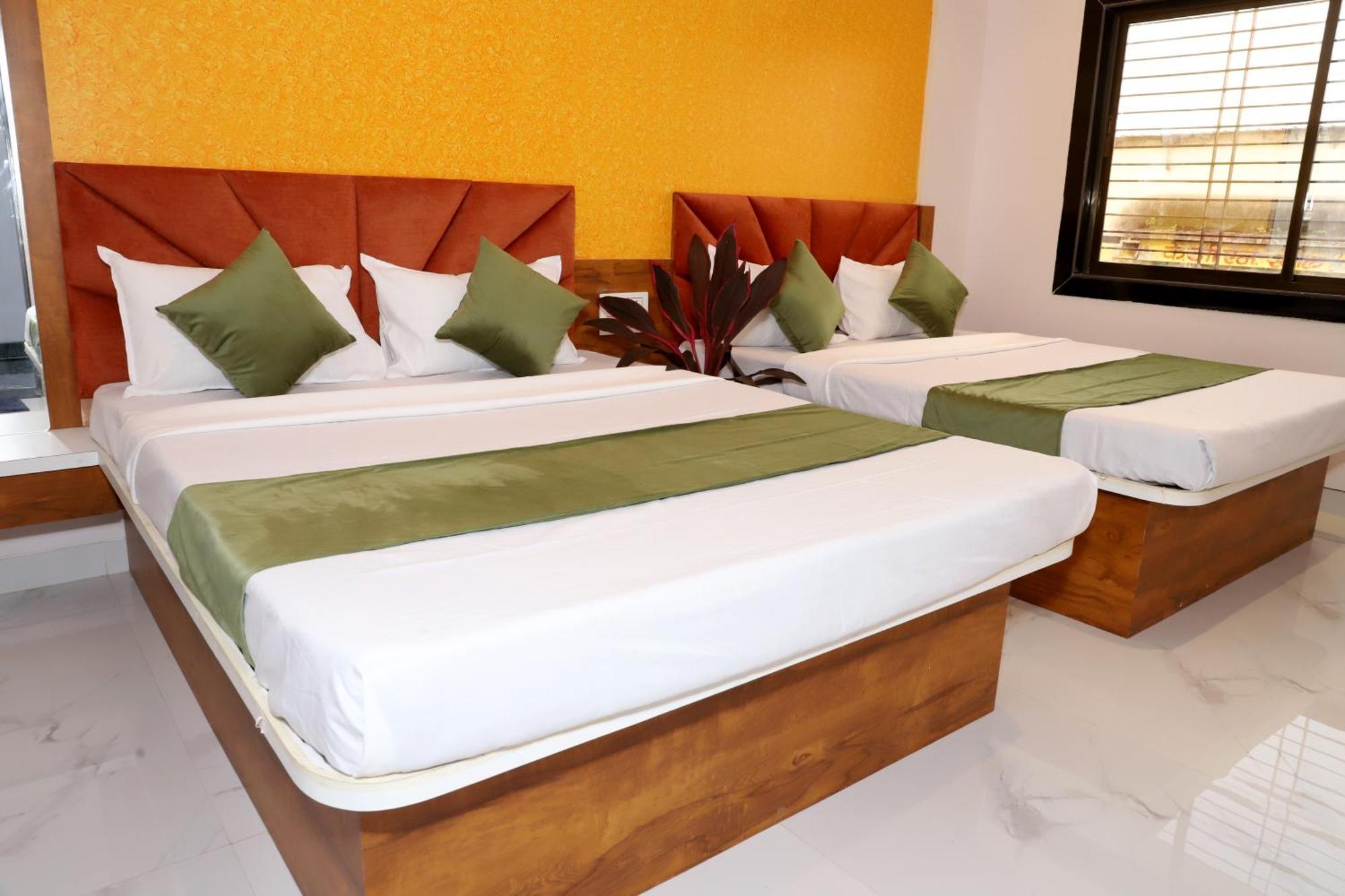 Khuldabad Hotel Grand מראה חיצוני תמונה